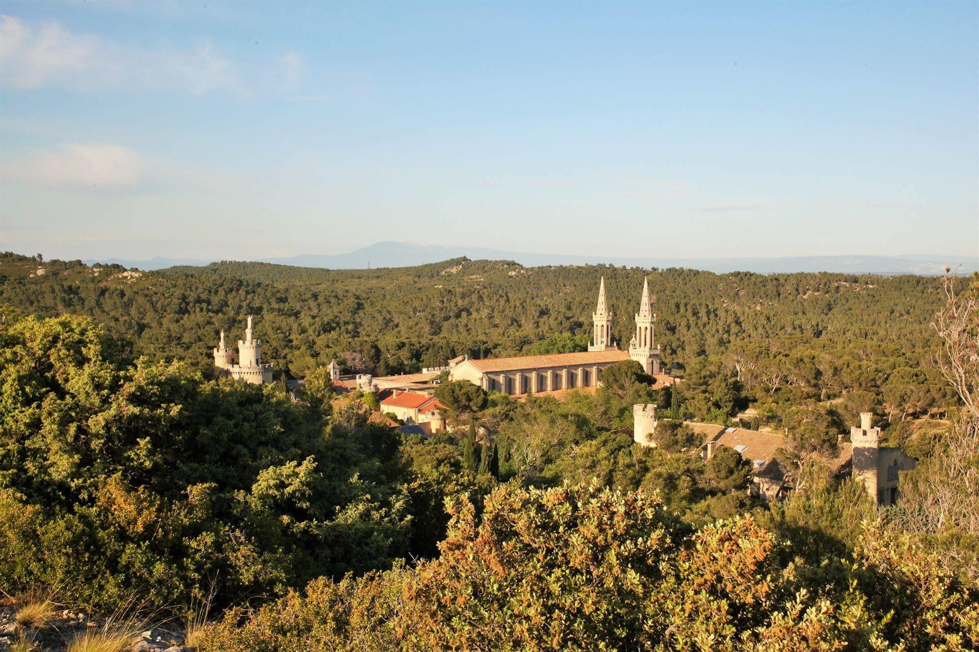 Hostellerie De L'Abbaye De Frigolet Graveson Exterior photo
