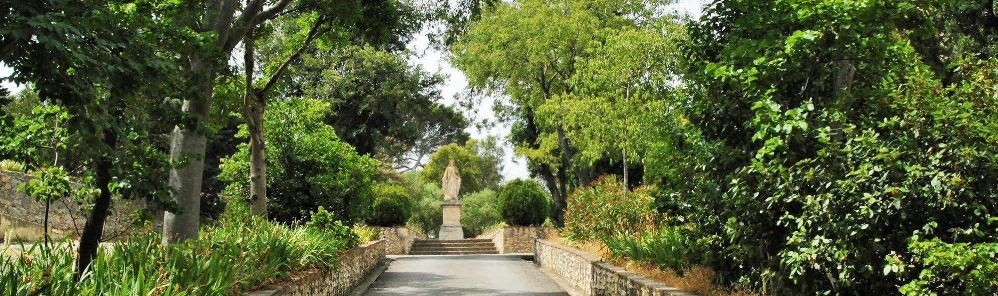 Hostellerie De L'Abbaye De Frigolet Graveson Exterior photo